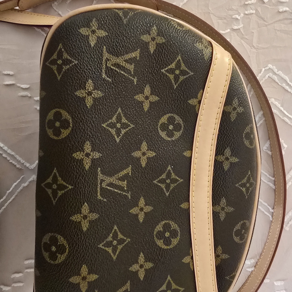 Louis Vuitton Elegant Brown Monogram Crossbody Bag - Picture 4 of 8